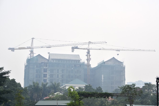 Cận cảnh Hà Nội mờ ảo trong sương mù buổi sớm - ảnh 5