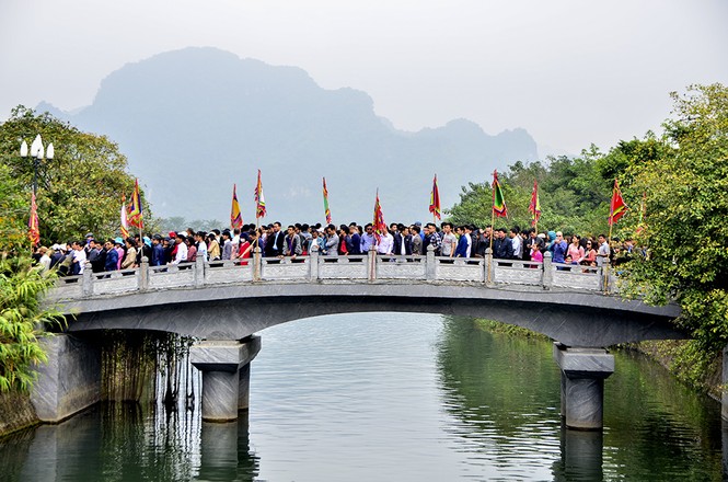 Chen chân ở bến thuyền vãn cảnh Tràng An - ảnh 4