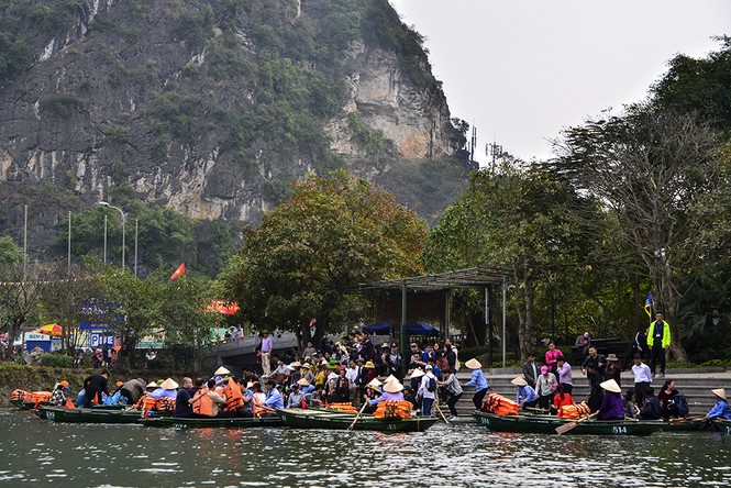Chen chân ở bến thuyền vãn cảnh Tràng An - ảnh 5