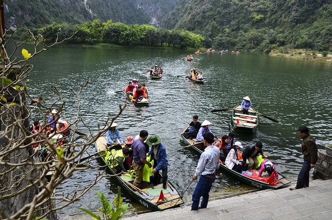Chen chân ở bến thuyền vãn cảnh Tràng An - ảnh 7