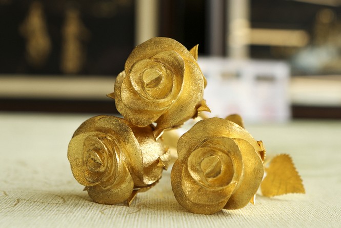 Hoa hồng bằng vàng 24k giá 200 triệu đồng - ảnh 4