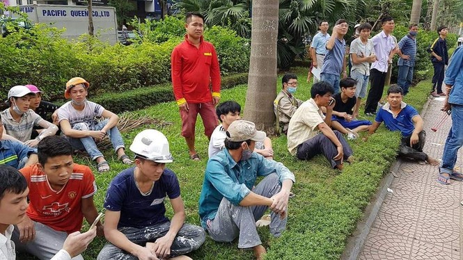 Khói bốc nghi ngút tại công trình cao tầng đang xây dựng - ảnh 2