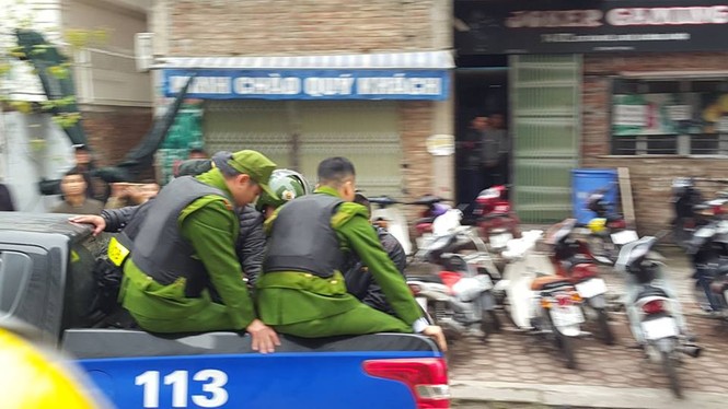 Khống chế người đàn ông nghi ngáo đá, cố thủ trong căn biệt thự - ảnh 2