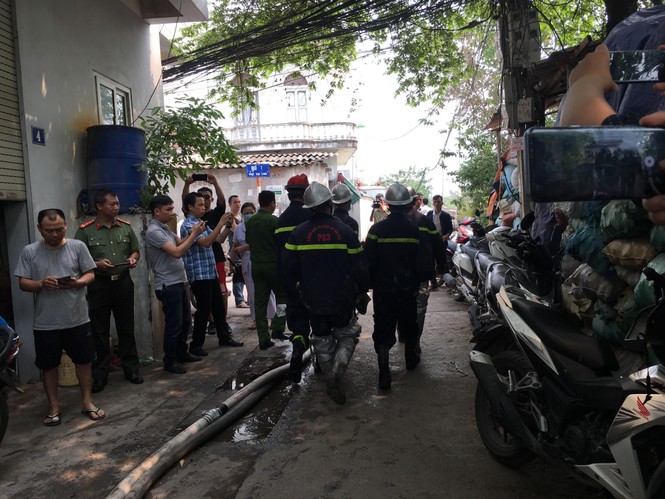 Cháy lớn tại nhà xưởng ở Hà Nội, nhiều người tử vong - ảnh 4