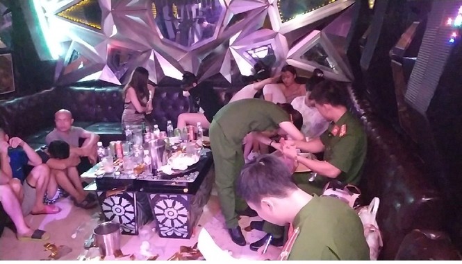 Hơn 70 ‘nam thanh nữ tú’ dương tính ma túy bay lắc trong quán karaoke - ảnh 2