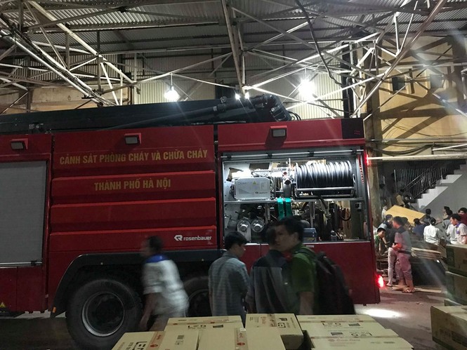 Cận cảnh vụ cháy lớn tại Công ty Cổ phần Bóng đèn Phích nước Rạng Đông - ảnh 6