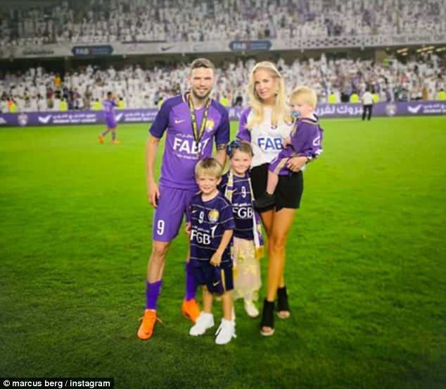 Con trai tiền đạo Marcus Berg bật khóc khi thấy bố trên sân - ảnh 3