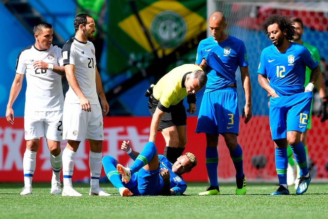 Coutinho, Neymar ghi bàn muộn, Brazil giành chiến thắng đầu tay - ảnh 7