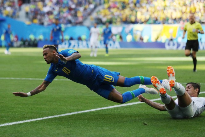 Coutinho, Neymar ghi bàn muộn, Brazil giành chiến thắng đầu tay - ảnh 10