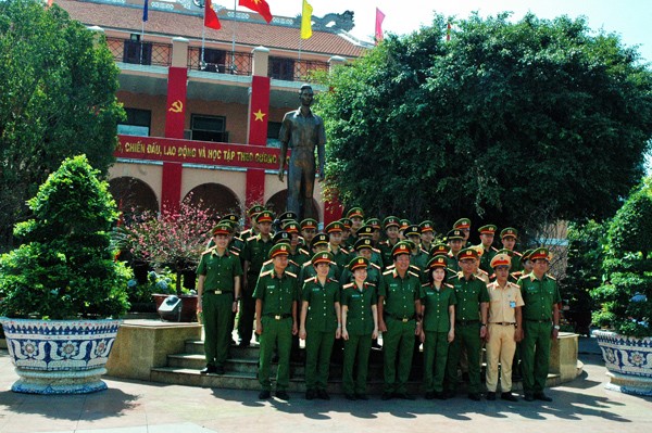 Cán bộ TPHCM dâng hương Chủ tịch Hồ Chí Minh dịp Tết Kỷ Hợi - ảnh 8
