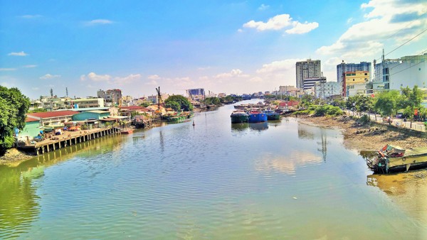 Sài Gòn lạ mắt ngày mồng Hai Tết Kỷ Hợi - ảnh 2