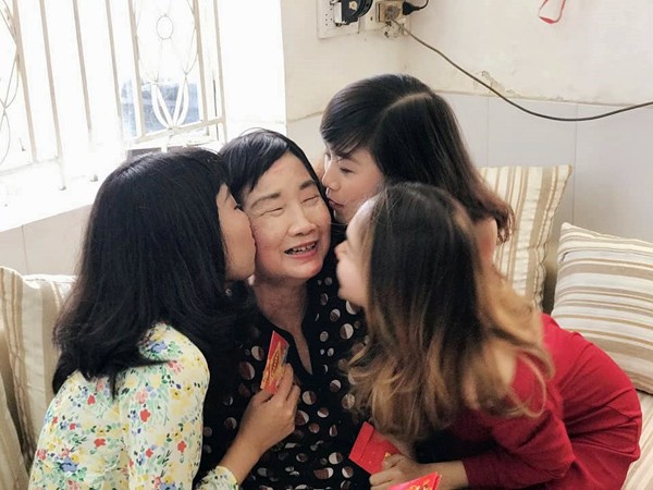 Những bức ảnh hiếm về tác giả 'Thuyền viễn xứ' - ảnh 9