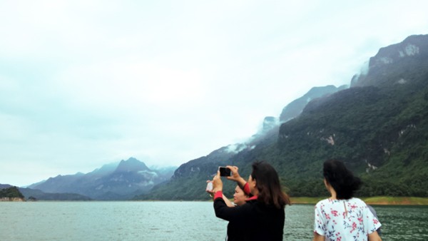 Vẻ hoang sơ tuyệt đẹp của nơi được ví như 'Vịnh Hạ Long' ở Tuyên Quang - ảnh 11