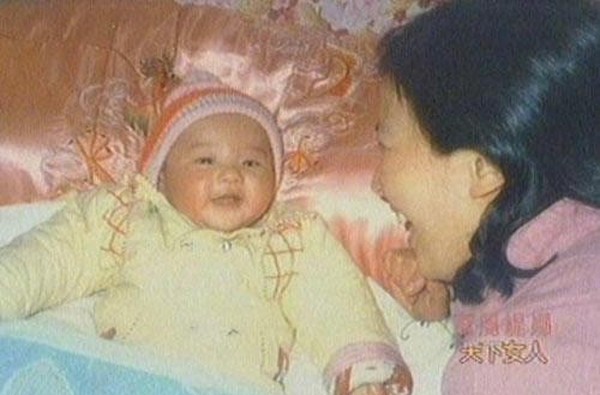 Nhan sắc 'minh tinh' từ bé đến lớn của Lưu Diệc Phi - ảnh 1
