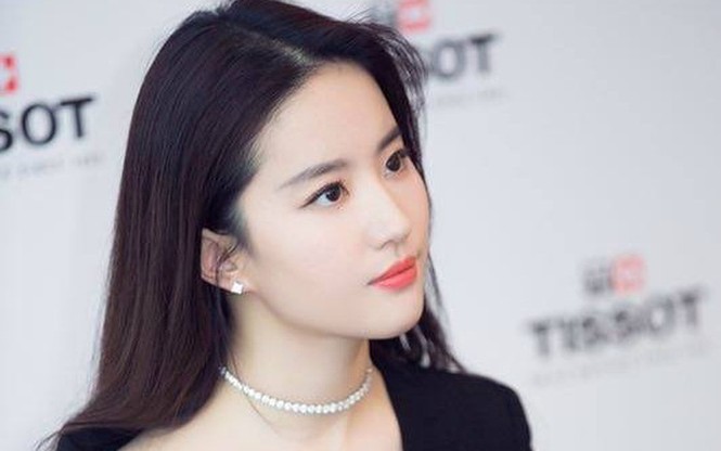 Nhan sắc 'minh tinh' từ bé đến lớn của Lưu Diệc Phi - ảnh 8