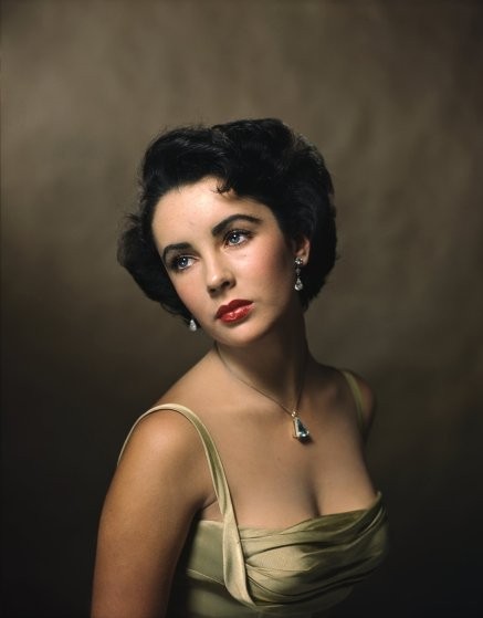 Tuổi già bệnh tật, cô đơn của huyền thoại một thời Elizabeth Taylor - ảnh 1