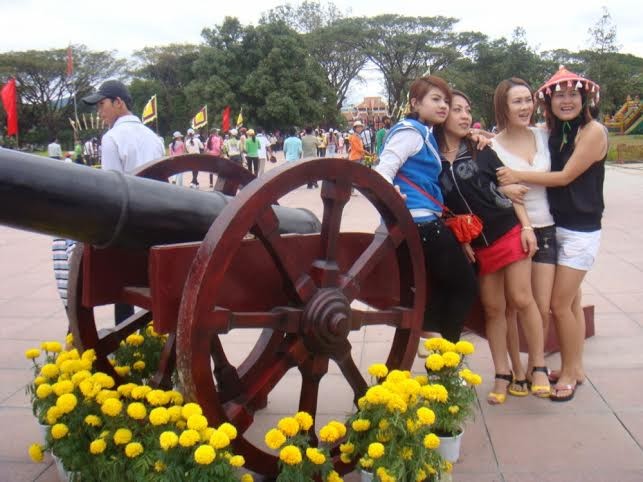 Hàng vạn người về dự lễ hội Đống Đa - Tây Sơn - ảnh 10