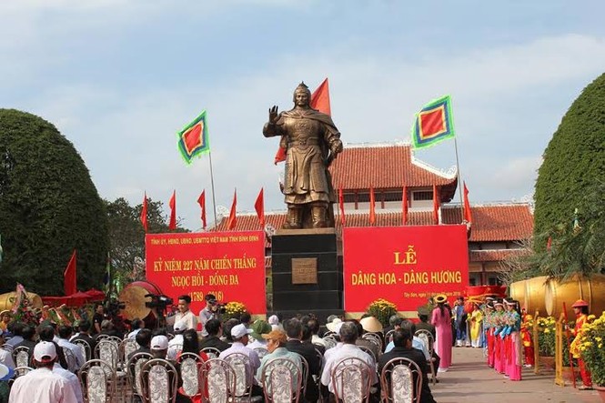Hàng vạn người về dự lễ hội Đống Đa - Tây Sơn - ảnh 1