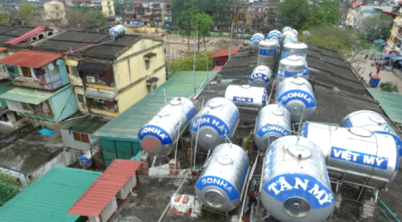 Hàng nghìn ‘bom nước’ trên đầu người dân ở chung cư cũ - ảnh 2