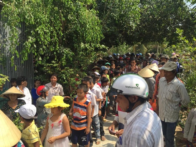 Ngọc Trinh phát 14 tấn gạo cho người nghèo - ảnh 5