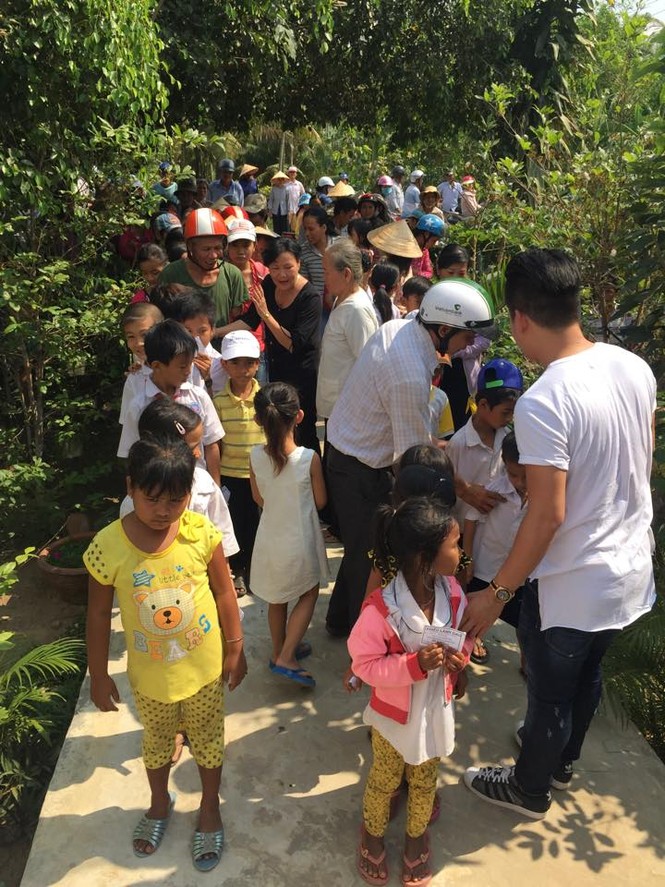 Ngọc Trinh phát 14 tấn gạo cho người nghèo - ảnh 6