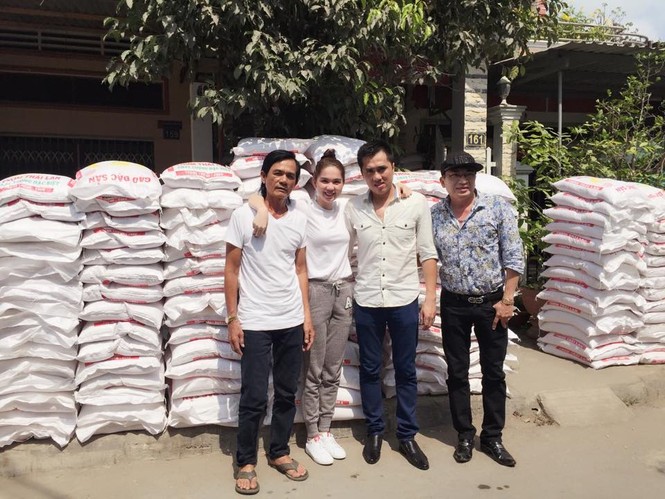 Ngọc Trinh phát 14 tấn gạo cho người nghèo - ảnh 7