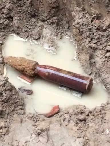 Phát hiện một quả đạn pháo ngay trong khu phố - ảnh 1