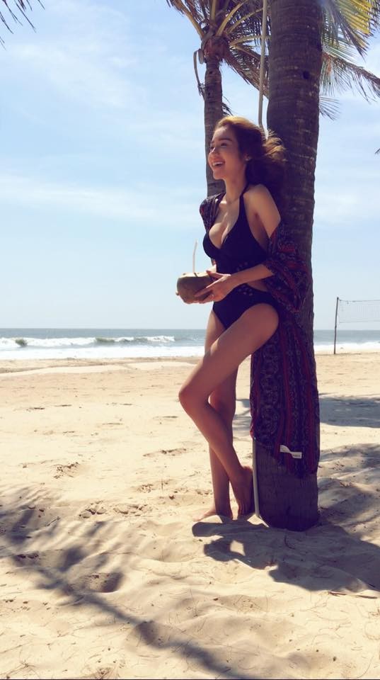 'Bỏng mắt’ với bộ ảnh bikini của 'gái 2 con' Elly Trần - ảnh 9