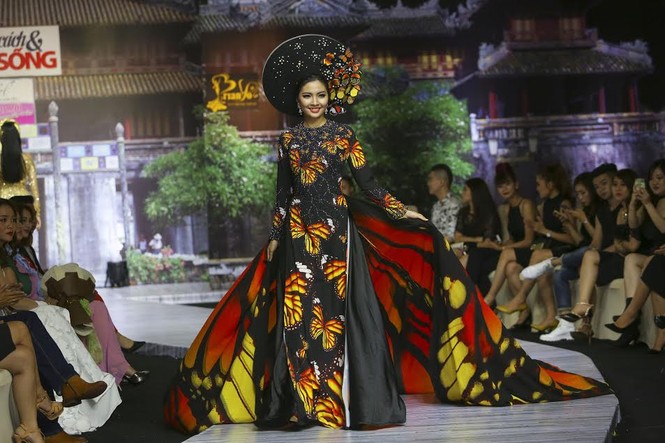 Áo dài tông trầm quyến rũ của NTK Brian Võ - ảnh 13