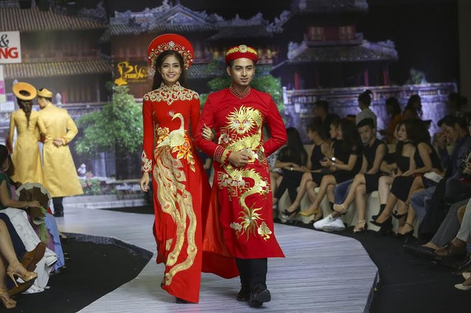 Áo dài tông trầm quyến rũ của NTK Brian Võ - ảnh 21