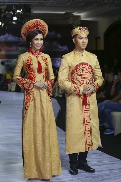 Áo dài tông trầm quyến rũ của NTK Brian Võ - ảnh 22