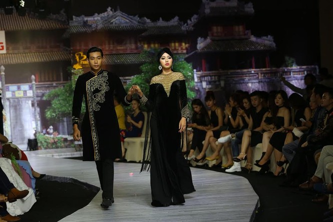 Áo dài tông trầm quyến rũ của NTK Brian Võ - ảnh 24