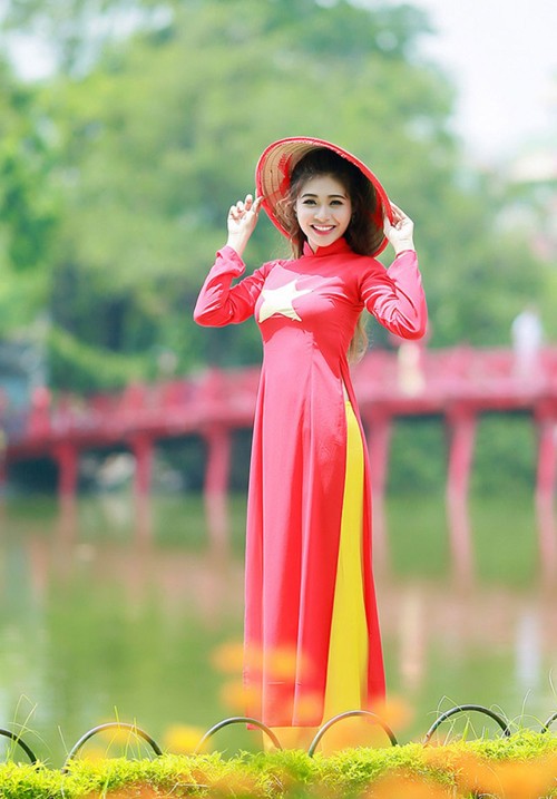 Nhan sắc ‘vạn người mê’ của những nữ sinh trường Quân đội - ảnh 10