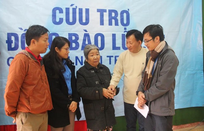 Ám ảnh ánh mắt thẫn thờ sau lũ - ảnh 1