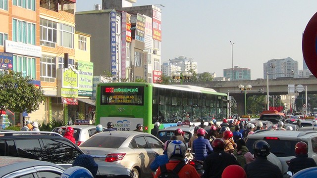 Ùn tắc nghiêm trọng dọc các tuyến đường buýt nhanh đi qua