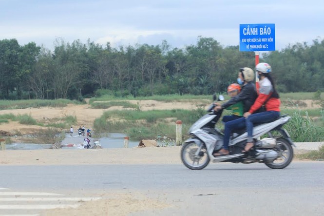 Lội nước chúc Tết giữa lòng thành phố Quảng Ngãi - ảnh 2