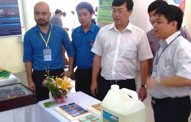 Bí thư thứ nhất T.Ư Đoàn thăm đại học Khoa học Huế - ảnh 1