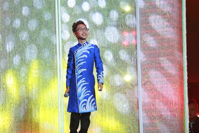 ‘Cậu bé Thị Mầu’ Đức Vĩnh gây náo loạn sân khấu Tuyệt đỉnh song ca nhí - ảnh 1