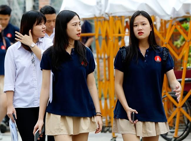 Vẻ hồn nhiên trong sáng của các nữ sinh dự thi THPT Quốc gia 2017 - ảnh 10
