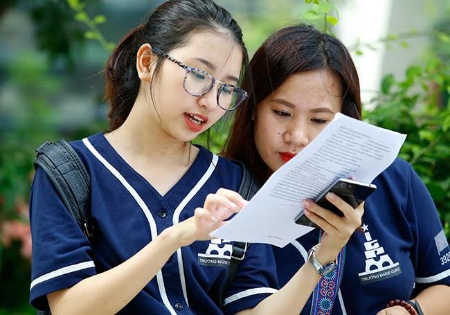 Vẻ hồn nhiên trong sáng của các nữ sinh dự thi THPT Quốc gia 2017 - ảnh 13