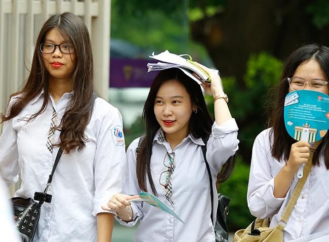 Vẻ hồn nhiên trong sáng của các nữ sinh dự thi THPT Quốc gia 2017 - ảnh 4