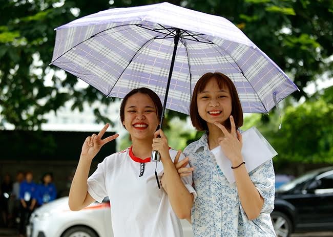 Vẻ hồn nhiên trong sáng của các nữ sinh dự thi THPT Quốc gia 2017 - ảnh 5