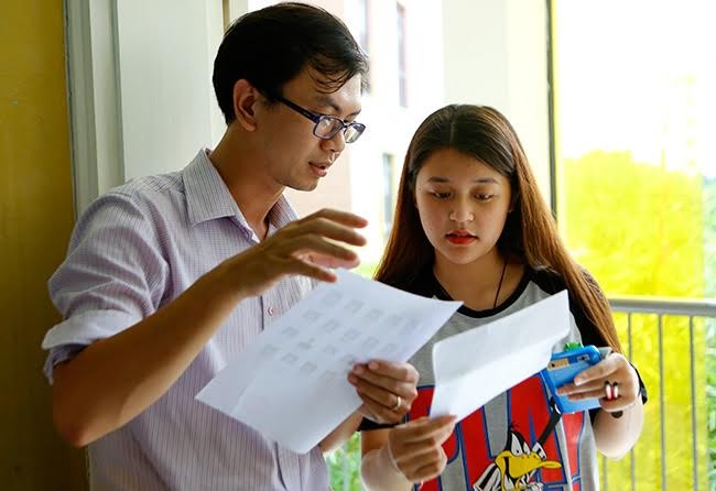 Vẻ hồn nhiên trong sáng của các nữ sinh dự thi THPT Quốc gia 2017 - ảnh 6