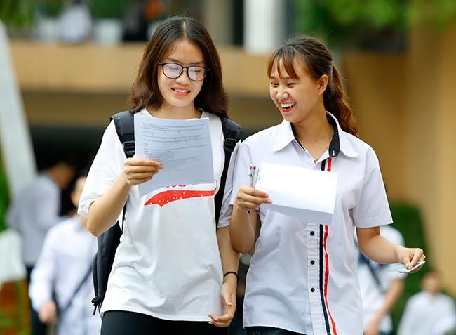 Vẻ hồn nhiên trong sáng của các nữ sinh dự thi THPT Quốc gia 2017 - ảnh 8