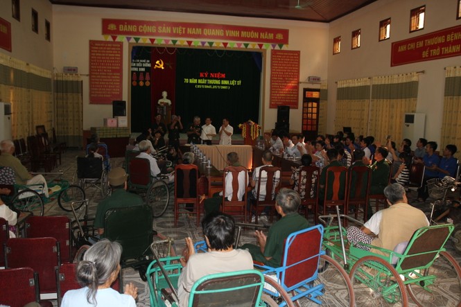 Giao lưu và trao quà cho các thương binh nặng tại Nghệ An - ảnh 1