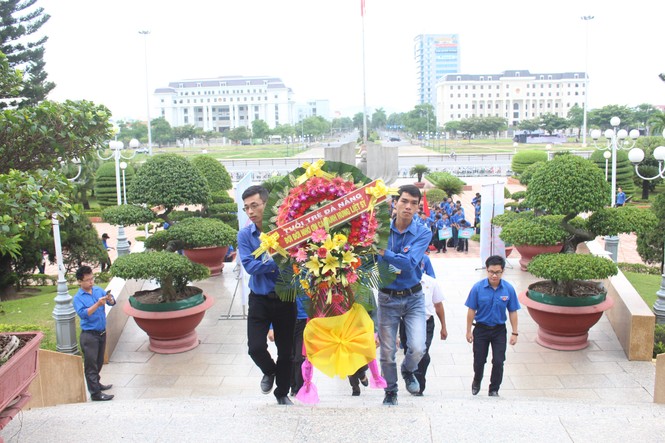 Tuổi trẻ Đà Nẵng theo bước chân những người anh hùng - ảnh 1