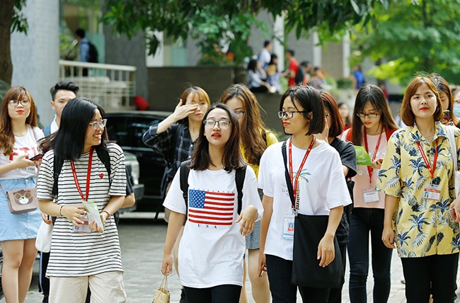 Nữ sinh Ngoại thương hào hứng tham gia giao lưu, tuyển sinh HHVN 2018 - ảnh 6