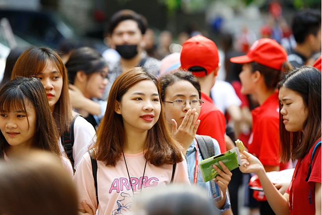 Nữ sinh Ngoại thương hào hứng tham gia giao lưu, tuyển sinh HHVN 2018 - ảnh 8