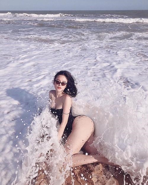 Angela Phương Trinh lại khoe ảnh bikini khiến cư dân mạng ‘náo loạn’ - ảnh 7