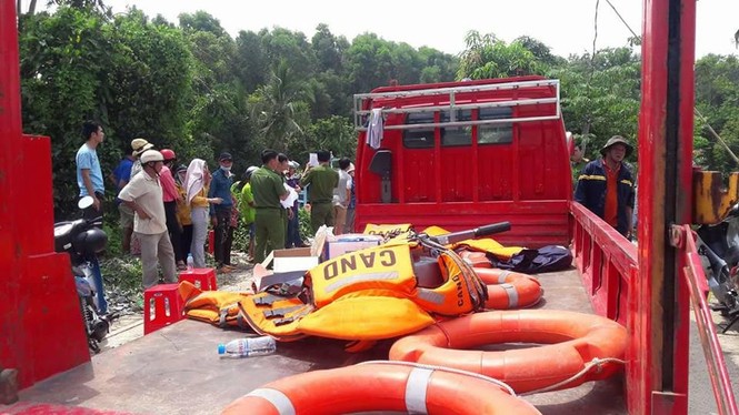 Tìm thấy 2 thi thể nạn nhân vụ chìm sà lan trên sông Đồng Nai - ảnh 1